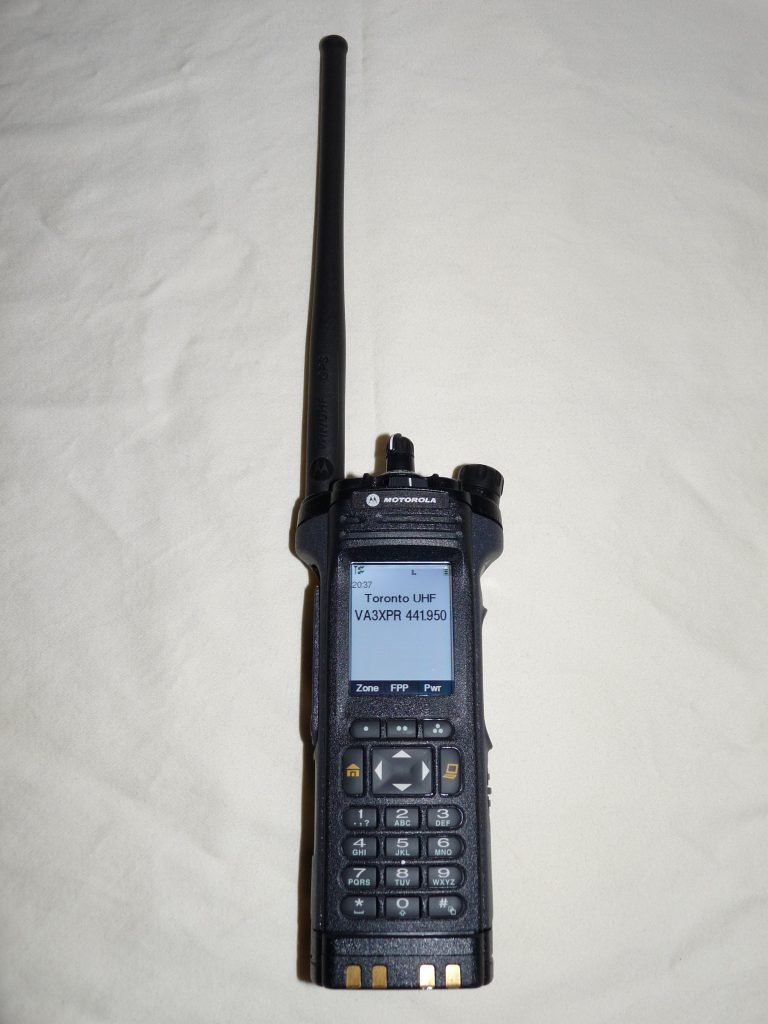 P1040230 APX 7000 APX7000 Motorola dual band multiband portable radio P25 analog VA3XPR review reviews amateur ham public safety